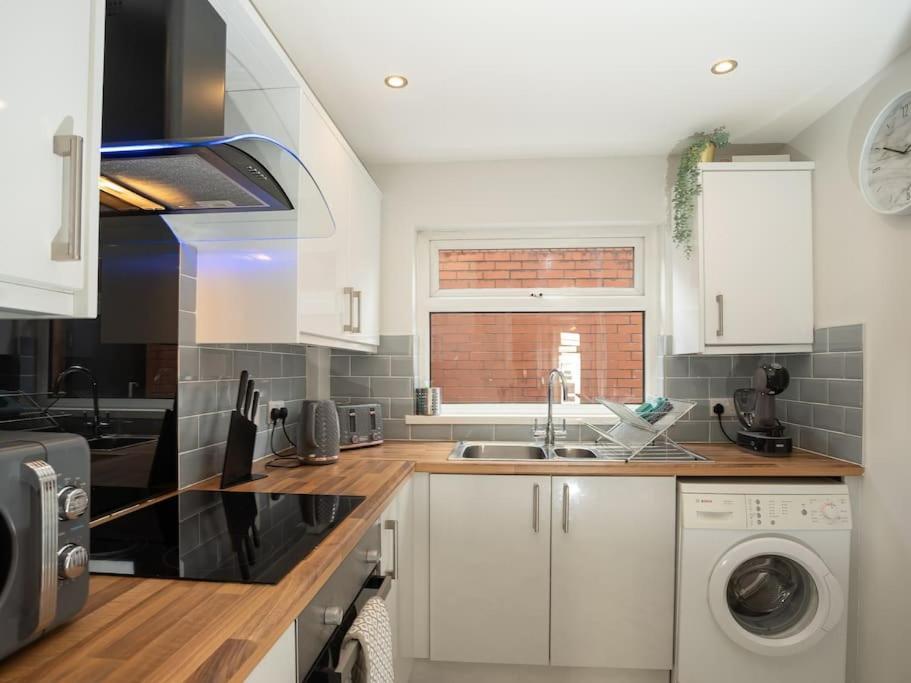Cozy Townhouse, Walking Distance To Belfast City Buitenkant foto