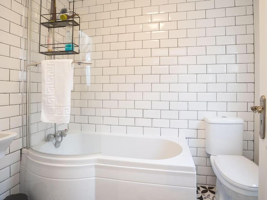 Cozy Townhouse, Walking Distance To Belfast City Buitenkant foto