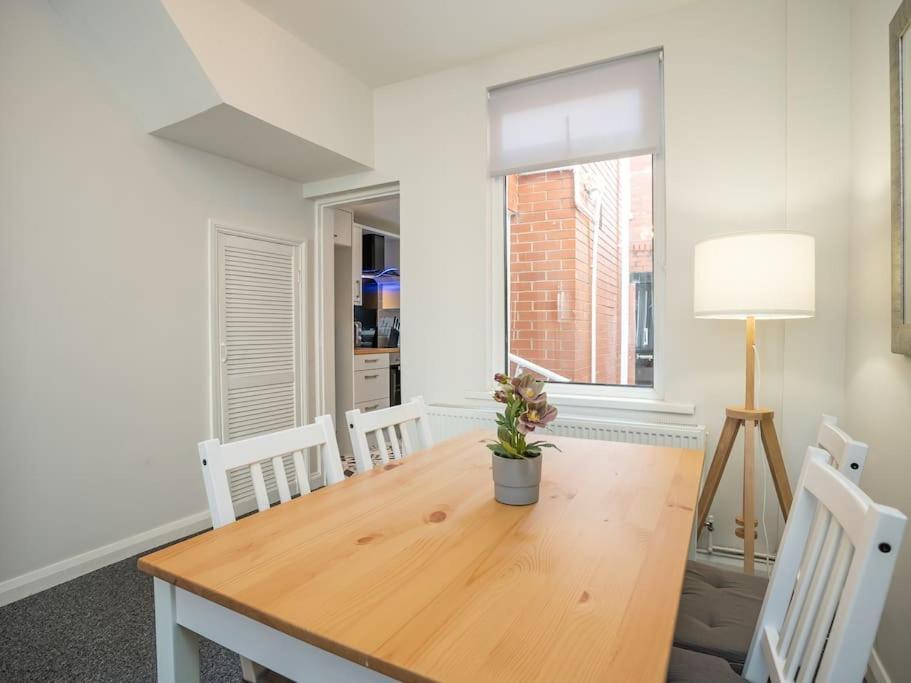 Cozy Townhouse, Walking Distance To Belfast City Buitenkant foto