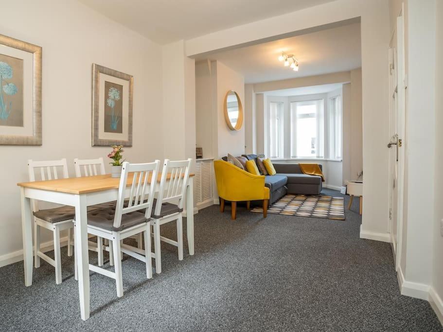 Cozy Townhouse, Walking Distance To Belfast City Buitenkant foto