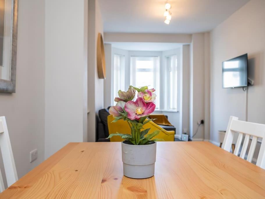 Cozy Townhouse, Walking Distance To Belfast City Buitenkant foto